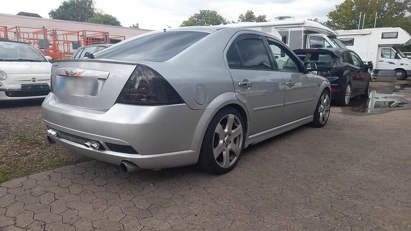 Gebraucht Ford Mondeo 125 PS (91 kW) 2006 Silber Limousine