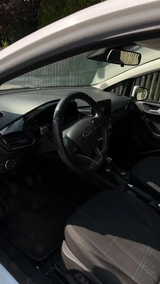 Gebraucht Ford Fiesta 100 PS (73 kW) 2018 Weiß Kleinwagen