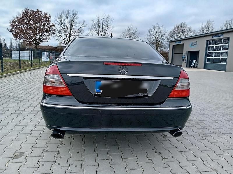 Gebraucht Mercedes E280 231 PS (169 kW) 2008 Schwarz Limousine