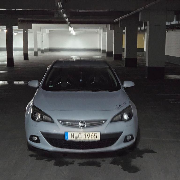 Gebraucht Opel Astra GTC Active 165 PS (121 kW) 2013 Grau Limousine