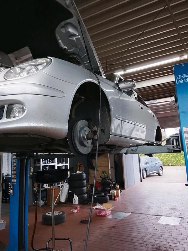 Gebraucht Mercedes E200 2006 Silber Limousine