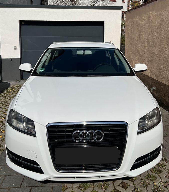 Gebraucht Audi A3 Attraction 102 PS (75 kW) 2010 Weiß Kleinwagen