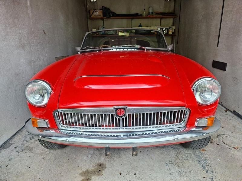 Second-hand MG C 129 CP (94 kW) 1968 Roșu Cabrio