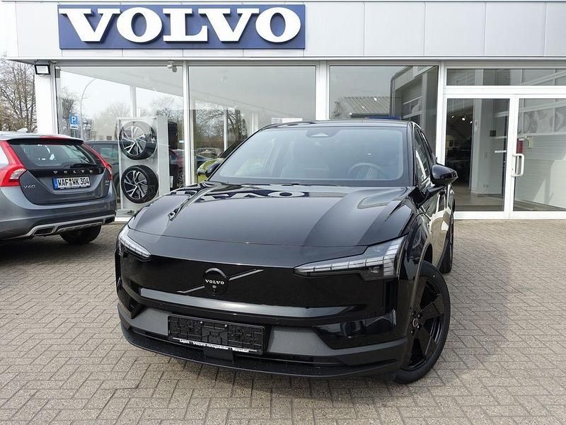 Neu Volvo EX30 Single Motor Extended Range 200 kW (272 PS) 2026 Schwarz SUV