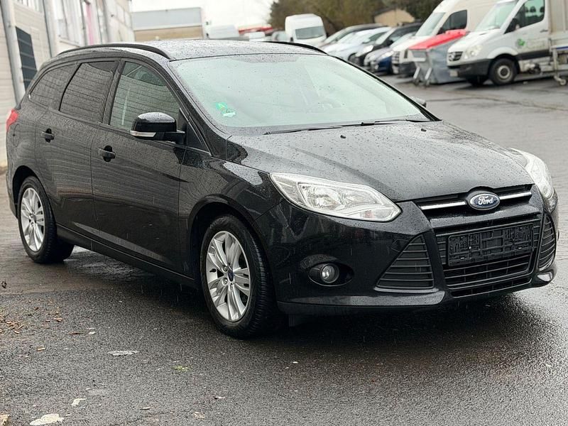 Gebraucht Ford Focus Trend 125 PS (91 kW) 2014 Schwarz Kombi
