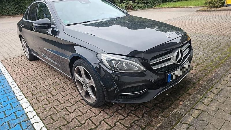 Schwarz Gebraucht 2018 Mercedes C300 Limousine | 25.700 € (Fairer Preis) - Bild 1/4
