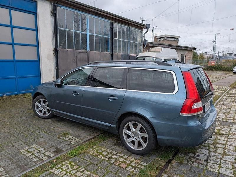 Blau Gebraucht 2014 Volvo V70 Momentum Kombi | 10.600 € (Guter Preis) - Bild 1/4