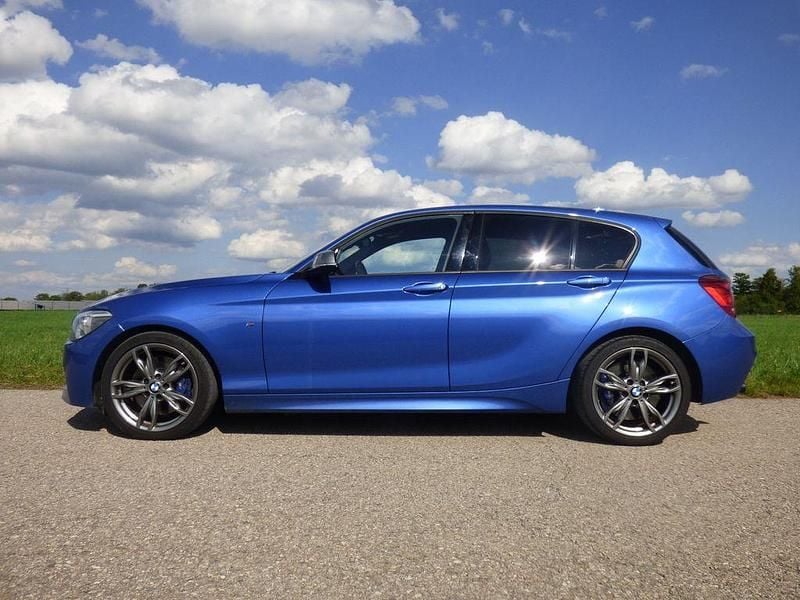 Blau Gebraucht 2015 BMW M135 Performance Kleinwagen | 21.500 € (Fairer Preis) - Bild 1/4