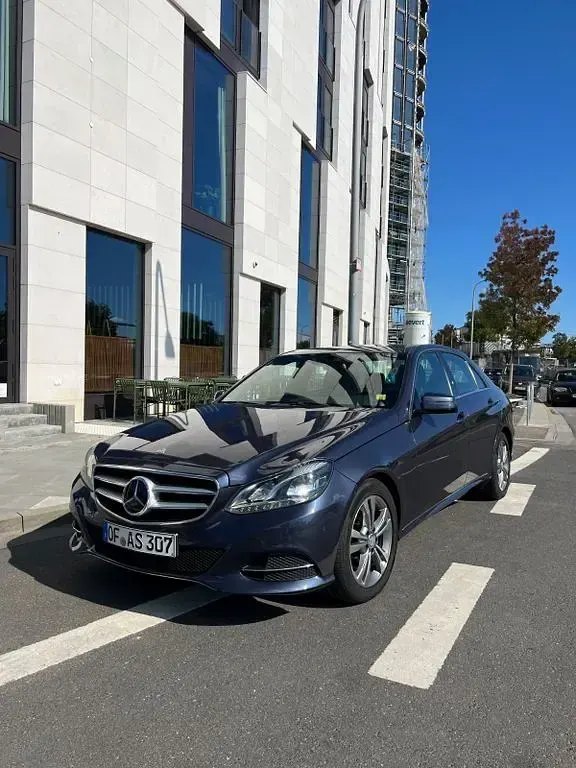Usata Mercedes E350 252 CV (185 kW) 2013 Blu Berlina