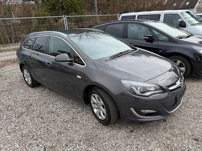 Gebraucht Opel Astra Exklusiv 120 PS (88 kW) 2016 Grau Kombi