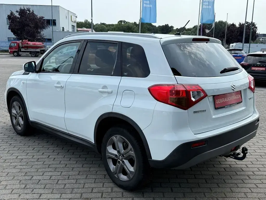 Gebraucht Suzuki Vitara Comfort 120 PS (88 kW) 2018 Weiß SUV