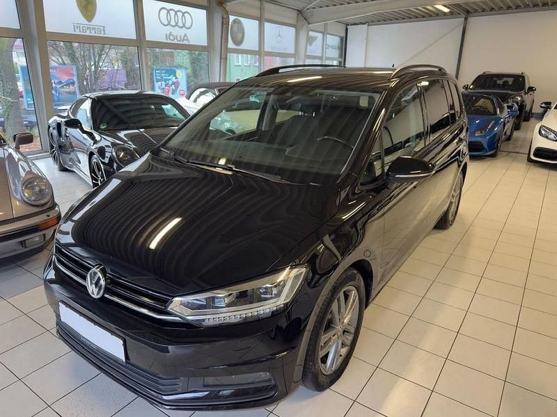Gebraucht VW Touran Highline 179 PS (131 kW) 2018 Deep black perleffekt Van / Kleinbus