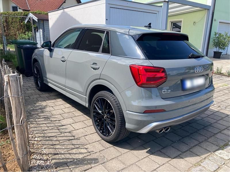Gebraucht Audi Q2 S-Line 150 PS (110 kW) 2020 Grau SUV