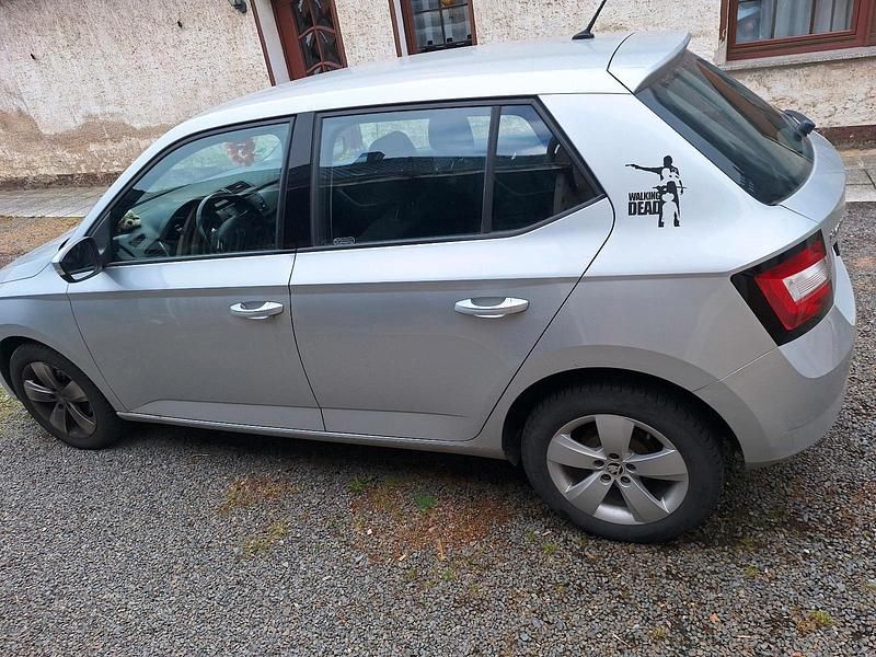 Gebraucht Skoda Fabia Style 90 PS (66 kW) 2015 Silber Kleinwagen