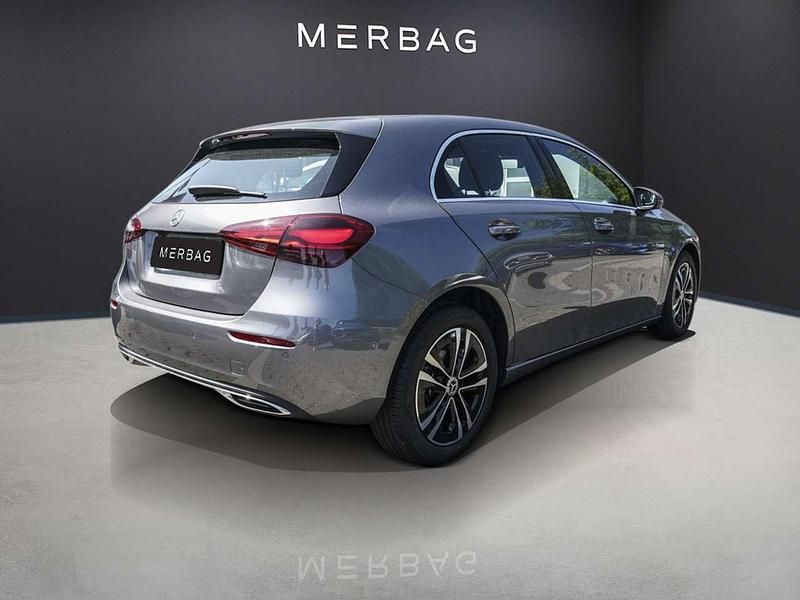 Gebraucht Mercedes A200 Advanced 177 PS (130 kW) 2024 Mountain grau Limousine