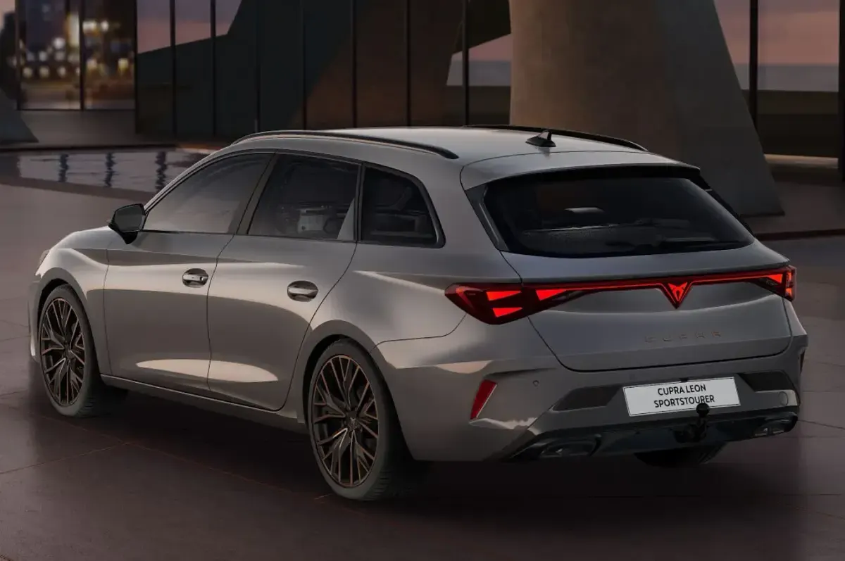Second-hand Cupra Leon 150 CP (110 kW) 2024 Albastru Break