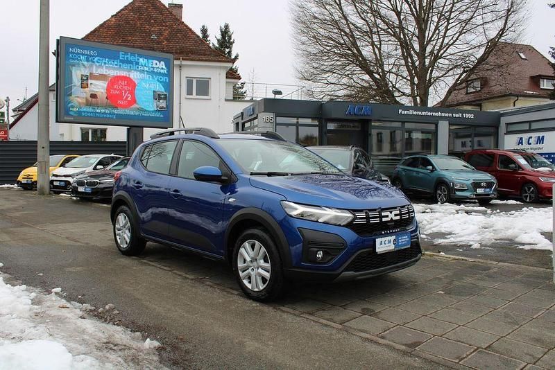 Gebraucht Dacia Sandero Expression 91 PS (66 kW) 2024 Blau Limousine