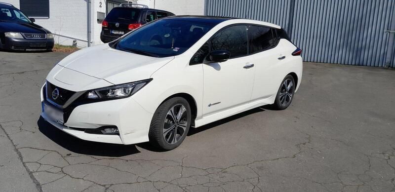 Weiß Gebraucht 2019 Nissan Leaf N-Connecta Kleinwagen | 10.500 € (Guter Preis) - Bild 1/4
