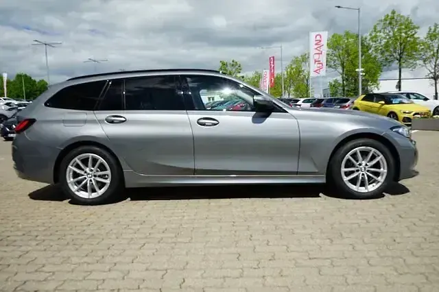 Gebraucht BMW 318 156 PS (114 kW) 2024 Skyscraper garu metallic Kombi