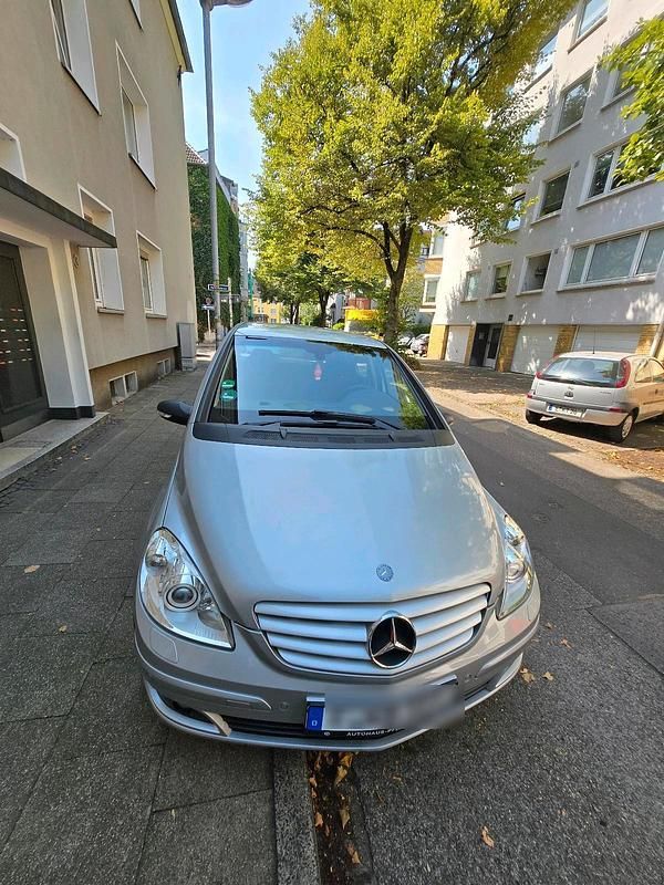 Silber Gebraucht 2006 Mercedes B200 Van / Kleinbus | 4.800 € - Bild 1/4