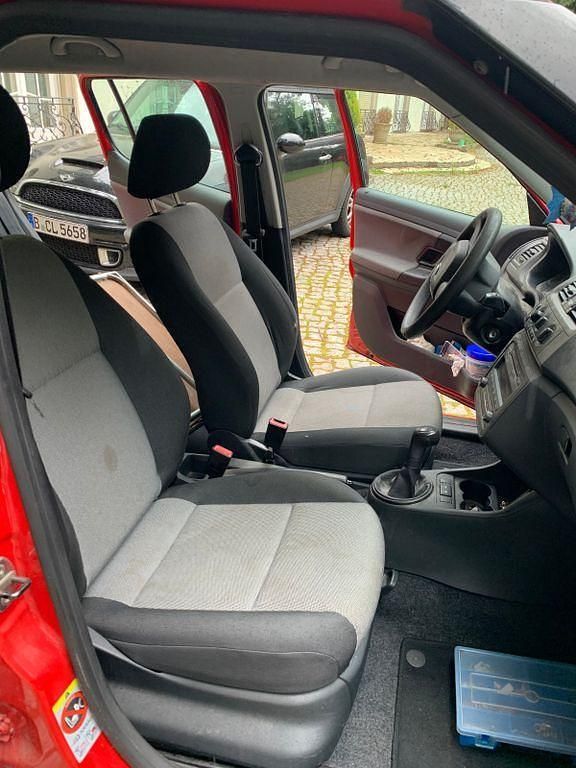 Rot Gebraucht 2010 Skoda Fabia Classic Limousine | 1.450 € (Superpreis) - Bild 1/4
