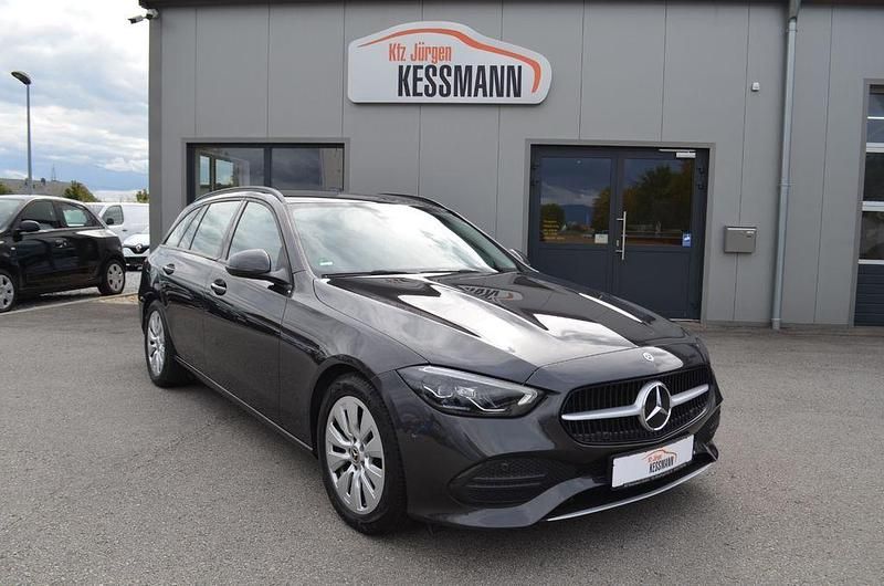 Grau Gebraucht 2022 Mercedes C200 Limousine | 24.990 € (Superpreis) - Bild 1/4