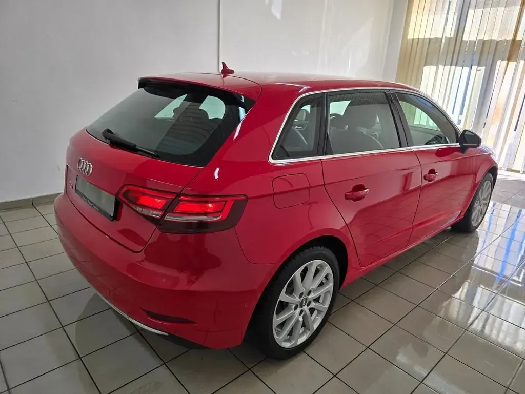 Używany Audi A3 Design 150 KM (110 kW) 2016 Czerwony Sedan/Limuzyna