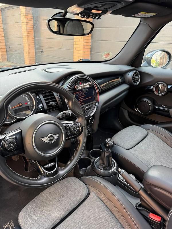 Second-hand Mini Cooper D 166 CP (122 kW) 2015 Negru Hatchback