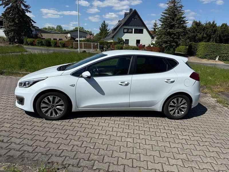 Gebraucht Kia Ceed DREAM-TEAM Edition 136 PS (100 kW) 2016 Weiß Kleinwagen