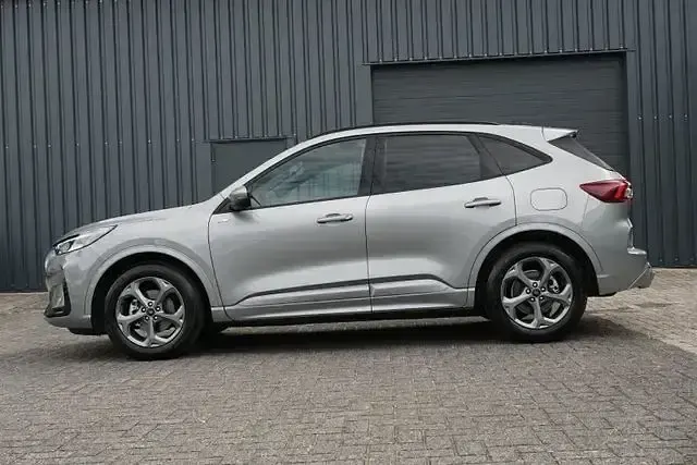 Gebraucht Ford Kuga ST-Line 152 PS (111 kW) 2025 Solarsilber SUV