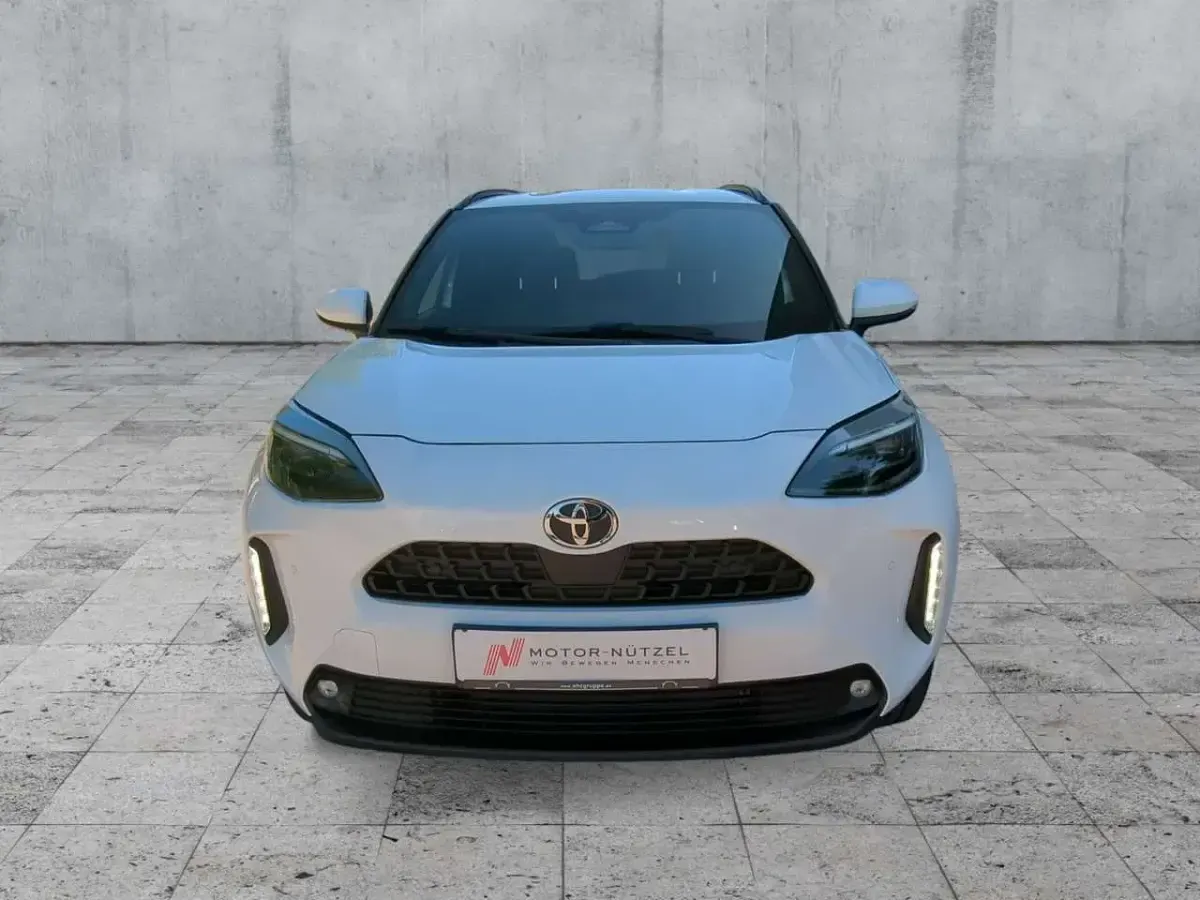 Neu Toyota Yaris Cross 131 PS (96 kW) 2026 Weiß SUV