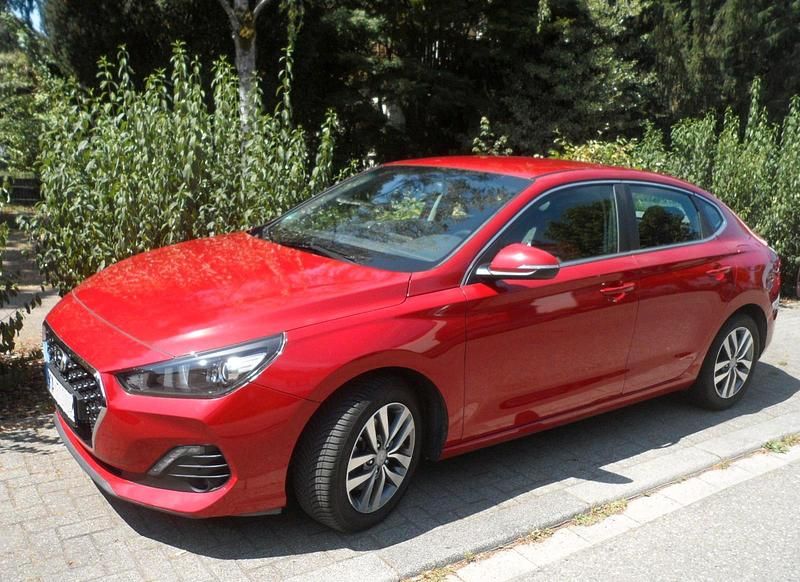 Rot Gebraucht 2019 Hyundai i30 Coupé | 14.400 € (Fairer Preis) - Bild 1/4