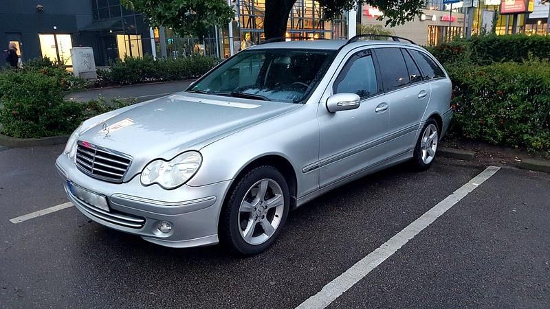 Silber Gebraucht 2005 Mercedes C180 Avantgarde Kombi | 1.499 € (Superpreis) - Bild 1/4