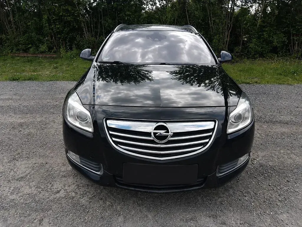 Gebraucht Opel Insignia Sport 194 PS (142 kW) 2013 Schwarz Limousine
