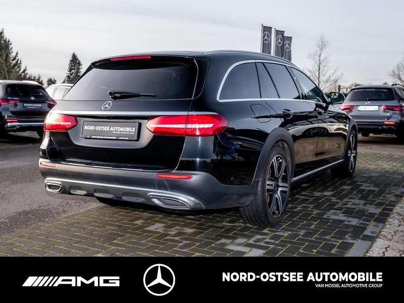 Gebraucht Mercedes E400 Avantgarde 330 PS (242 kW) 2018 Unilack schwarz Kombi