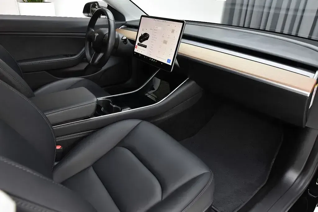 Gebraucht Tesla Model 3 258 kW (351 PS) 2019 Schwarz Limousine