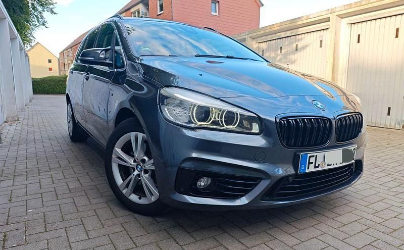 Grau Gebraucht 2016 BMW 218 Gran Tourer M Sport Van / Kleinbus | 11.900 € (Fairer Preis) - Bild 1/4
