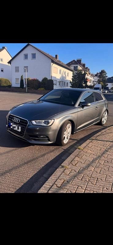 Grau Gebraucht 2023 Audi A3 Ambiente Limousine | 10.990 € - Bild 1/4