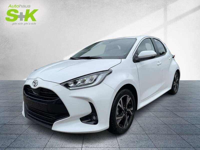 Schneeweiß Neu 2025 Toyota Yaris Kleinwagen | 27.849 € (Etwas zu teuer) - Bild 1/4