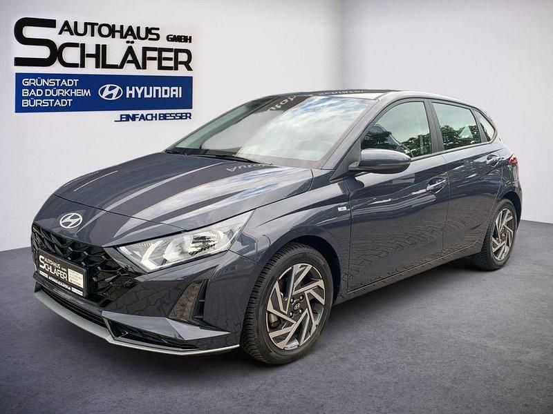 Aurora grey / met Gebraucht 2024 Hyundai i20 Comfort Limousine | 19.980 € (Etwas zu teuer) - Bild 1/4