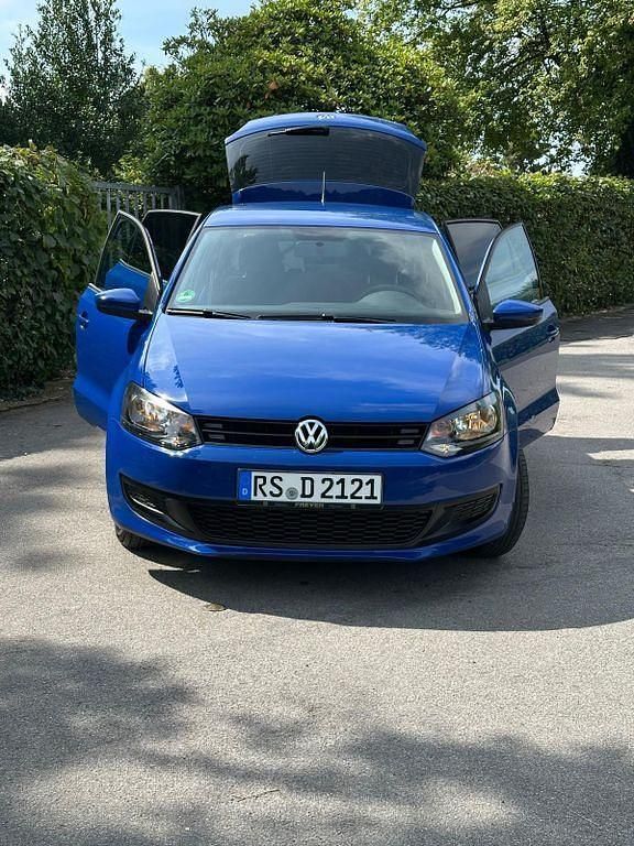 Blau Gebraucht 2013 VW Polo Comfortline Limousine | 6.950 € (Fairer Preis) - Bild 1/4
