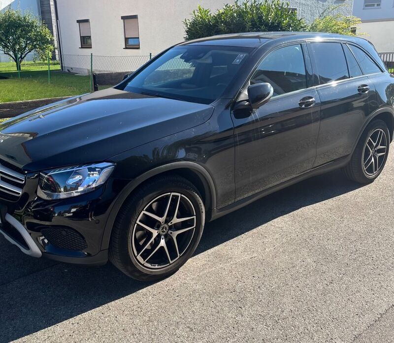 Schwarz Gebraucht 2018 Mercedes GLC220 SUV | 22.999 € (Guter Preis) - Bild 1/4