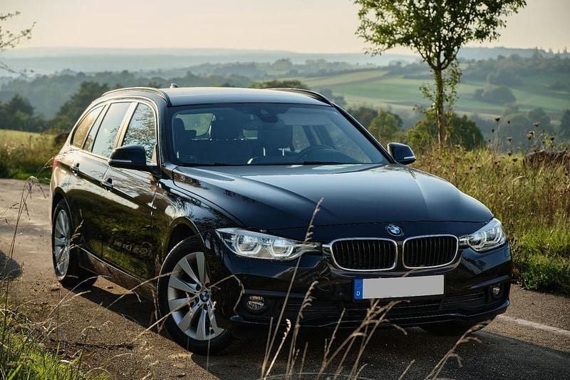 Schwarz Gebraucht 2018 BMW 320 Sport Line Kombi | 16.900 € (Guter Preis) - Bild 1/4