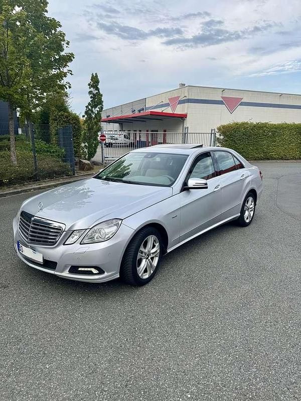 Gebraucht 2009 Mercedes E250 Elegance Limousine | 11.900 € (Fairer Preis) - Bild 1/4