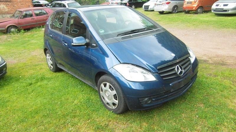 Gebraucht Mercedes A180 Avantgarde 116 PS (85 kW) 2011 Blau Van / Kleinbus