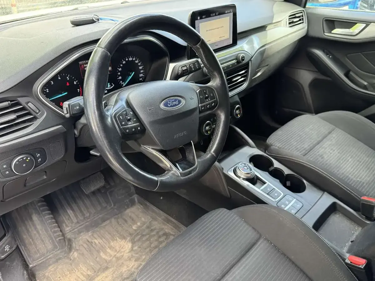 Gebraucht Ford Focus Titanium 150 PS (110 kW) 2018 Frostweiß Kombi