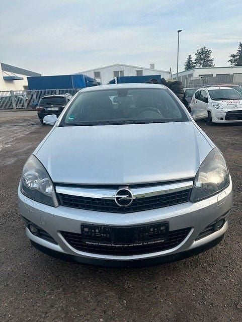 Silber Gebraucht 2008 Opel Astra GTC Edition Coupé | 1.490 € (Superpreis) - Bild 1/4
