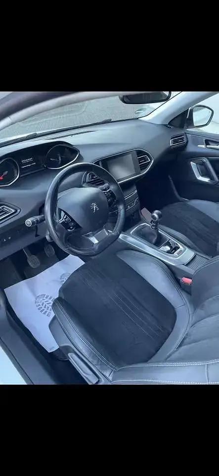 Gebraucht Peugeot 308 Allure 116 PS (85 kW) 2014 Weiß Kleinwagen