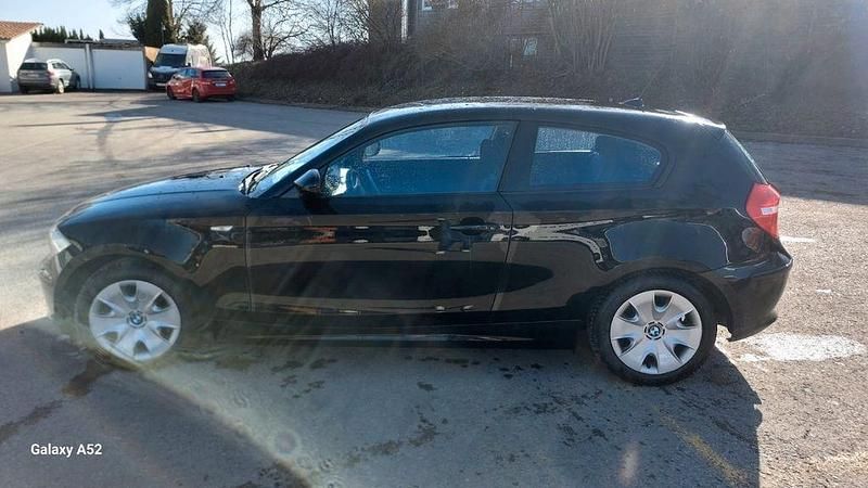 Gebraucht BMW 118 143 PS (105 kW) 2011 Schwarz Kleinwagen
