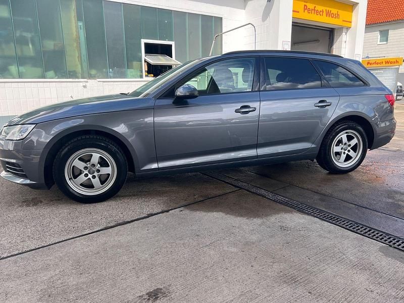 Usata Audi A4 Basis 150 CV (110 kW) 2017 Grigio Station wagon